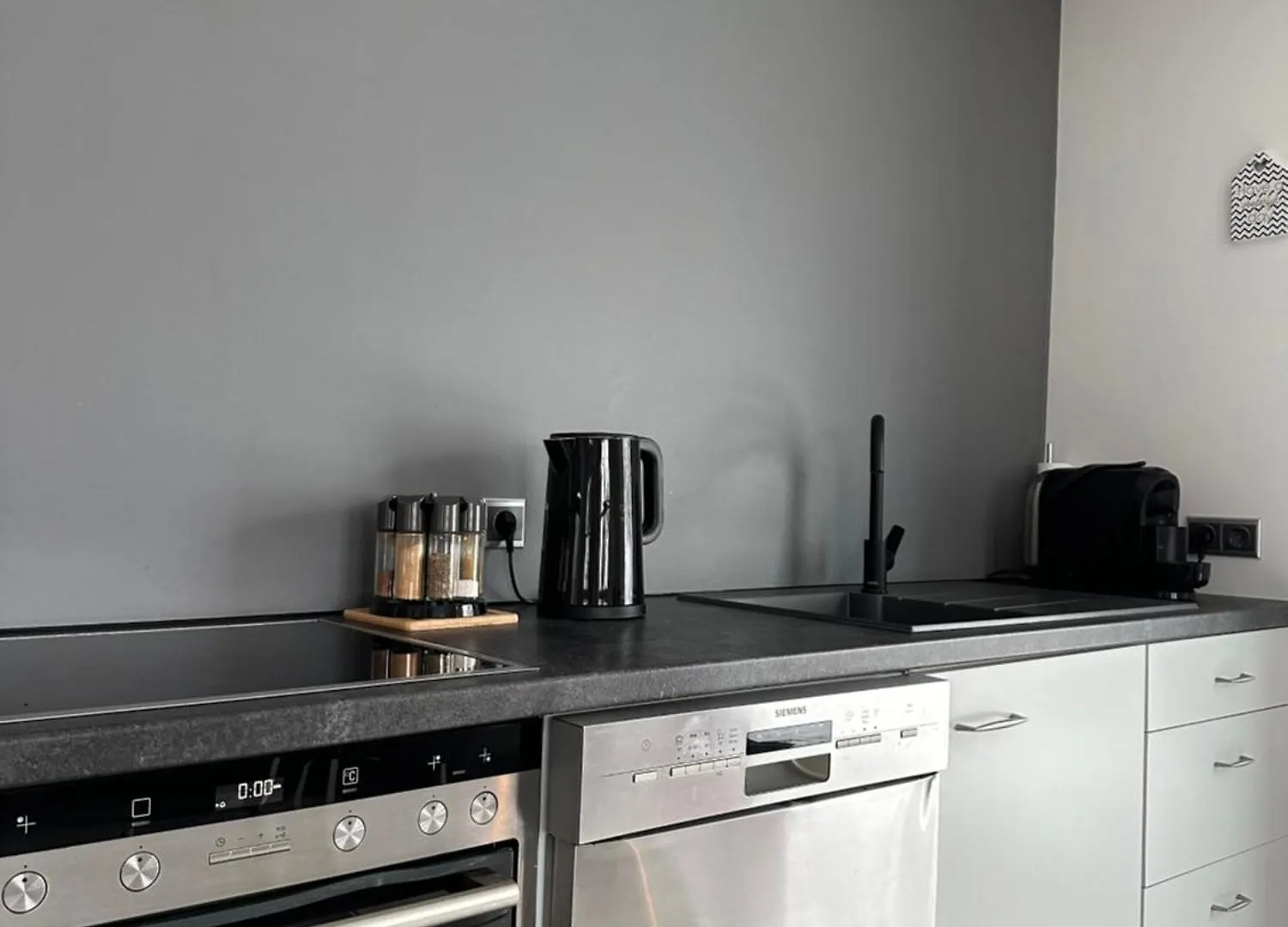 Wpa Apartments - Zimmer- Modernes Apartment Mit Parkplatz,Wifi,Netflix Moosthenning